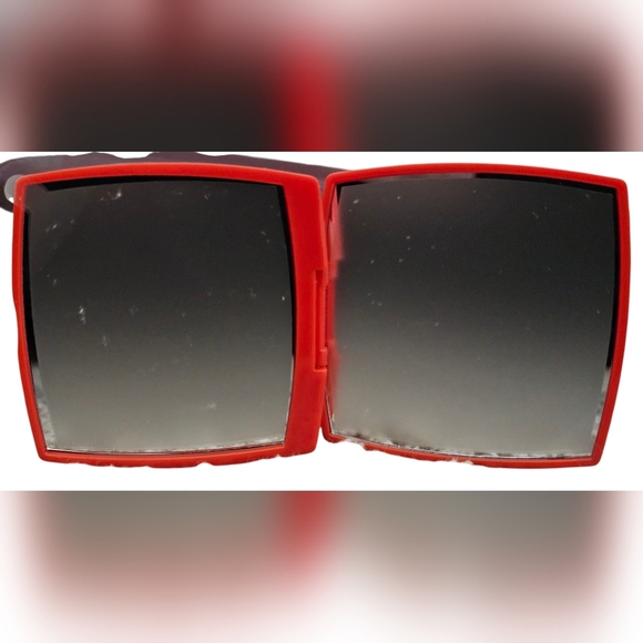 CHANEL Red Miroir Double Facettes Mirror Duo, New! - Picture 11 of 12